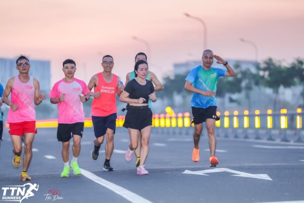 Vũ Văn Thắng tham gia long run 15km cùng câu lạc bộ TTN Runners tại Công viên Thuận Kiều Quận 12