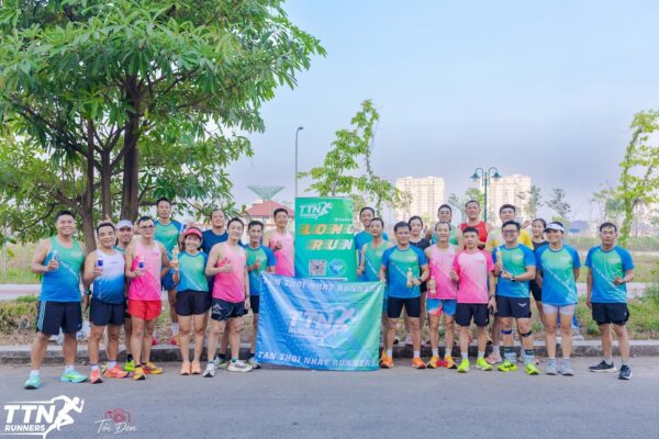 Không gian buổi sáng tại Công viên Thuận Kiều nơi Vũ Văn Thắng và TTN Runners chạy bộ