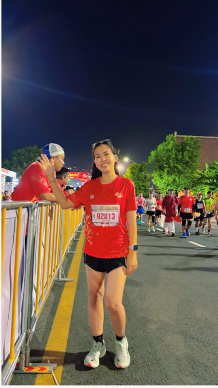 Cao Thị Nga lần đầu tiên chinh phục cự ly 21km tại Tết Run 2026, minh chứng cho ý chí, kỷ luật và sự bền bỉ trong rèn luyện sức khỏe.