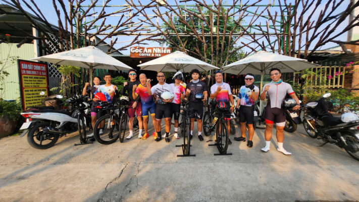 Vũ Văn Thắng eagle camp đạp xe 100km tại Cần Giờ cùng anh em trong buổi tập sáng sớm