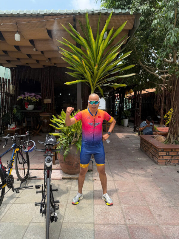 Vũ Văn Thắng eagle camp tập luyện cùng đồng đội trên cung đường biển Cần Giờ