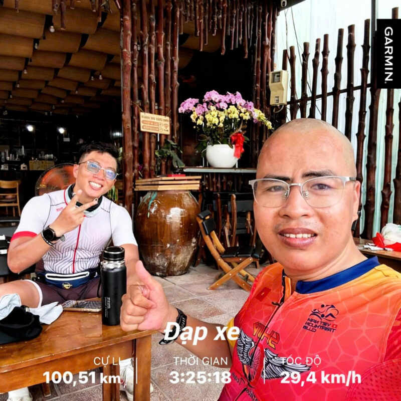 Vũ Văn Thắng eagle camp thực hiện bài tập brick đạp xe và chạy bộ chuẩn bị Ironman 70.3